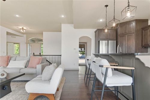 2341 River Trail Rd, Lee's Summit, MO, 64082-7805 | Card Image