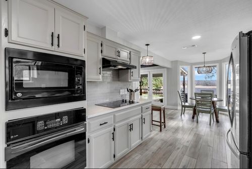 112 County Road 139b, Burnet, TX, 78611-4042 | Card Image