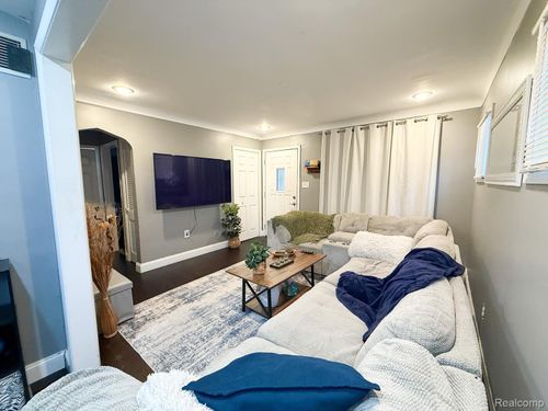 4924 Jackson St, Dearborn Heights, MI, 48125-3016 | Card Image