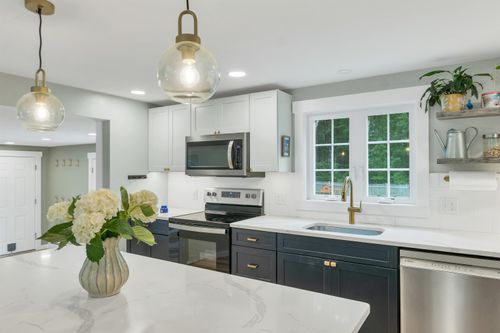 74 Alewive Rd, Kennebunk, ME, 04043-6107 | Card Image