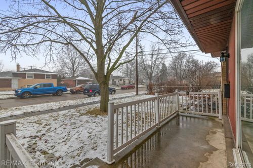 31629 Sweetbriar, Rockwood, MI, 48173-1040 | Card Image