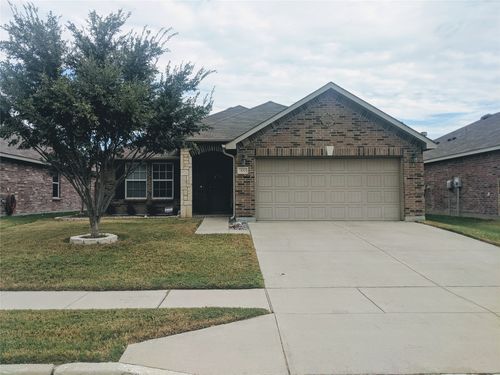 300 Fossil Bridge Dr, Fort Worth, TX, 76131-3701 | Card Image