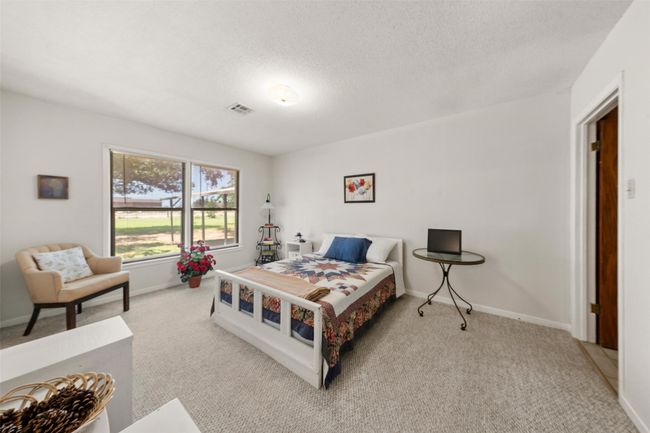 386 W Main St, House other with 3 bedrooms, 2 bathrooms and null parking in Elm Mott TX | Image 13