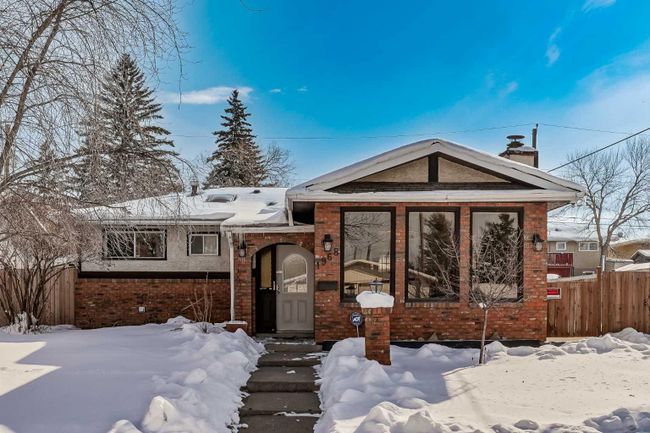 1968 Cottonwood Crescent Se, Home with 4 bedrooms, 2 bathrooms and 4 parking in Calgary AB | Image 2