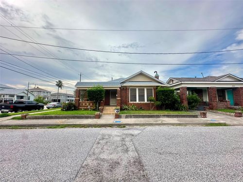 3828 Avenue S 1/2, Galveston, TX, 77550-8856 | Card Image