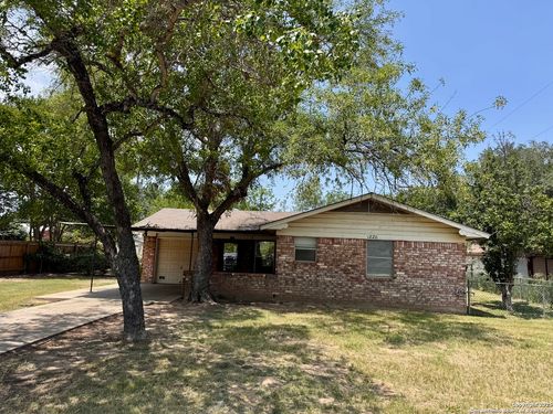 1220 W Goodwin St, Pleasanton, TX, 78064-3918 | Card Image