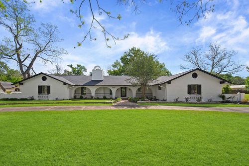 822 Surrey Ln, Wallis, TX, 77485-9724 | Card Image
