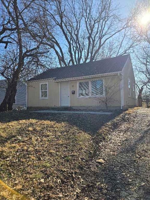 5213 Locust Ave, Kansas City, KS, 66106-3361 | Card Image