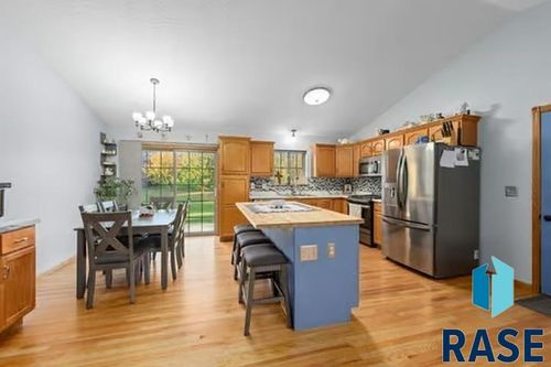110 Johnstone Cir, Dell Rapids, SD, 57022-1589 | Card Image