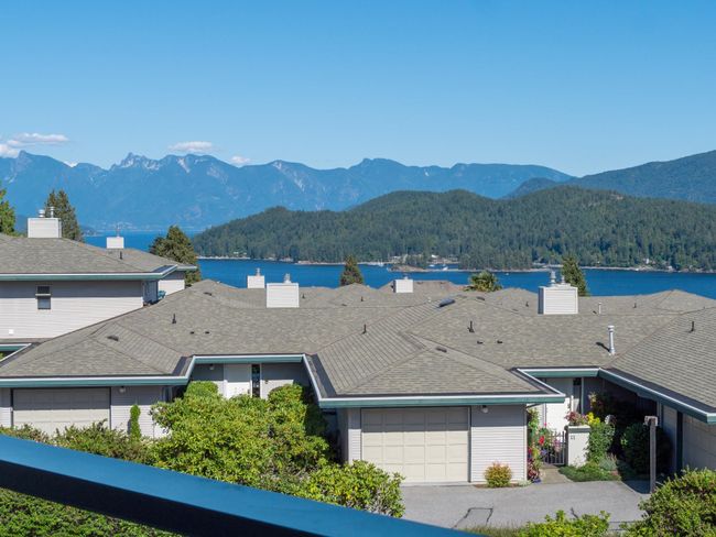 5 - 554 Eaglecrest Drive, Condo with 2 bedrooms, 2 bathrooms and 1 parking in Gibsons BC | Image 2