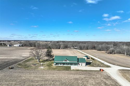 1062 N 1915 East Rd, Shelbyville, IL, 62565-4206 | Card Image