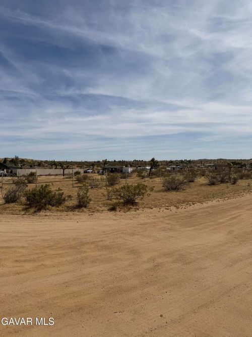 01 200th Street East Street, Lancaster, CA, 93535 | Card Image