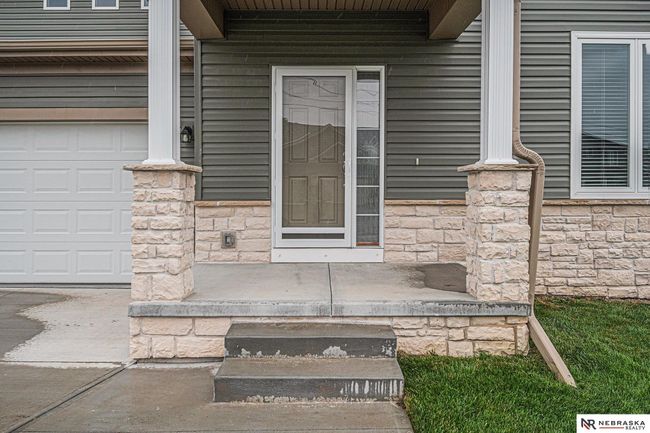 18514 Olive Cir, House other with 4 bedrooms, 4 bathrooms and 3 parking in Omaha NE | Image 4