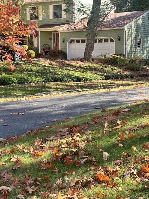 30 Hudson Dr, Hyde Park, NY, 12538-2013 | Card Image