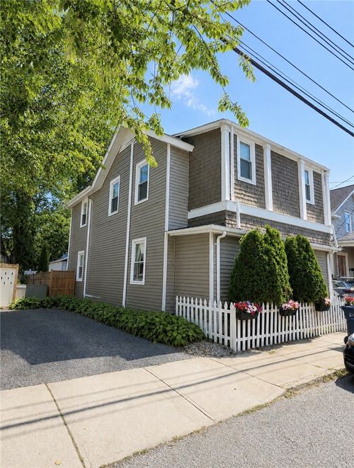 57 Gould St, Newport, RI, 02840-2166 | Card Image