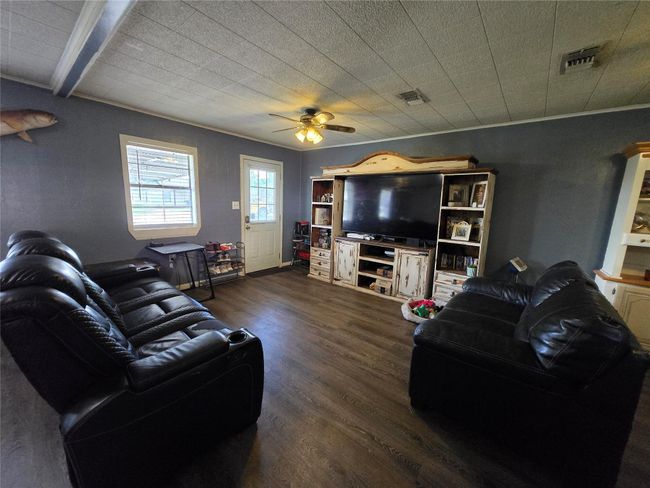 610 E Division St, House other with 3 bedrooms, 2 bathrooms and 3 parking in Edna TX | Image 22