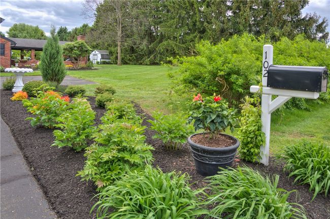 Mailbox to Rear Yard | Image 32