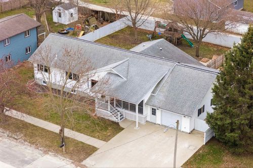 713 Maple Ave, Decorah, IA, 52101-2115 | Card Image