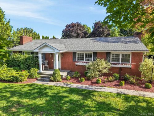 5 Anna Pl, Marlboro, NY, 12542-6101 | Card Image