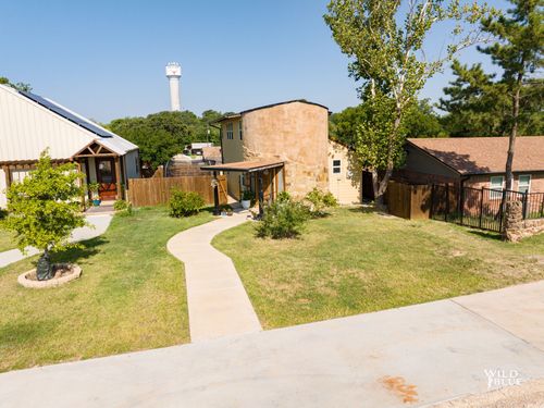 507 S Ostrom Ave, Eastland, TX, 76448-2411 | Card Image
