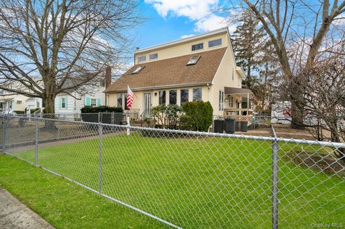 2176 6th St, East Meadow, NY, 11554-1836 | Card Image