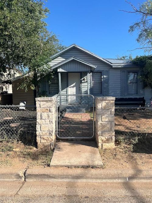 802 San Jacinto St, San Angelo, TX, 76903-9231 | Card Image