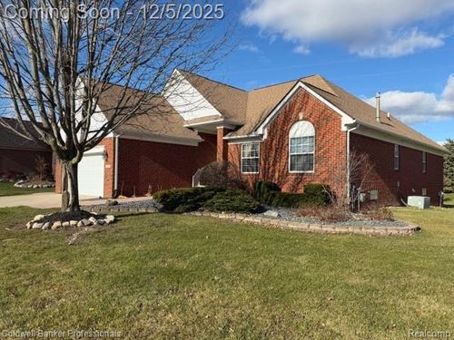 8261 Prestwick Ln, Washington Township, MI, 48095-2859 | Card Image