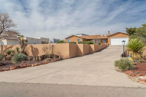 1110 Valley View Dr Sw, Los Lunas, NM, 87031-6143 | Card Image