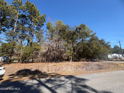 1 Maple St, Southport, NC, 28461-2922 | Card Image