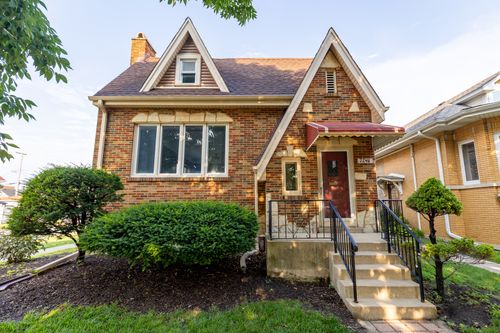 2246 Clinton Ave, Berwyn, IL, 60402-2104 | Card Image