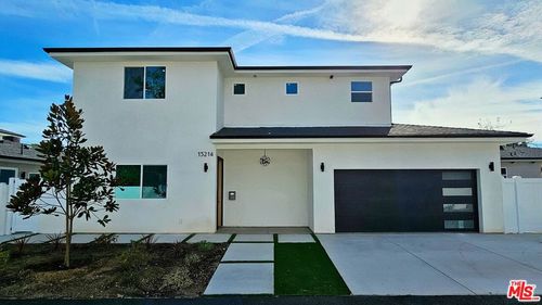 15214 W Holyland Dr, Van Nuys, CA, 91411-1414 | Card Image