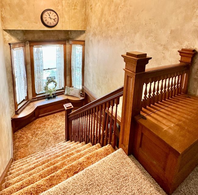 Wraparound Staircase | Image 35