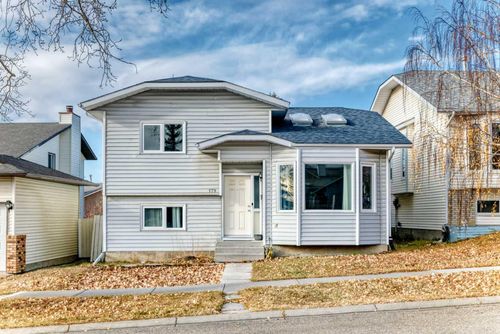 179 Hawkwood Blvd Nw, Calgary, AB, T3G2X8 | Card Image