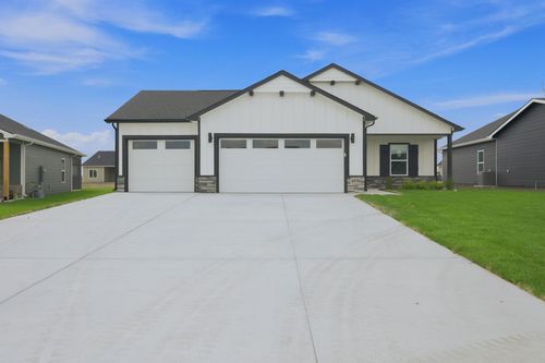 1570 N Emerald Valley Dr, Mulvane, KS, 67110-8625 | Card Image