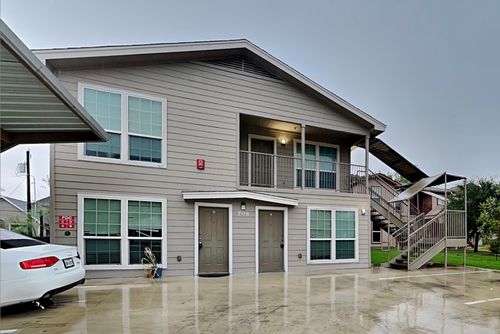 708 W 6th St, Taylor, TX, 76574-2755 | Card Image