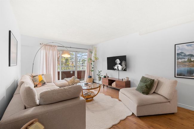 403 - 250 W 1 St Street, Condo with 1 bedrooms, 1 bathrooms and 1 parking in North Vancouver BC | Image 2