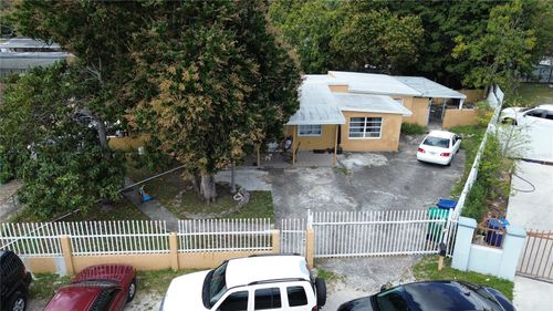 9590 Nw 33rd Ave, Miami, FL, 33147-2789 | Card Image