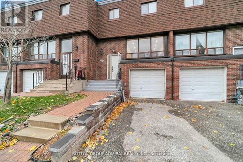 40 Stately Way, Thornhill, ON, L3T3Z8 | Card Image