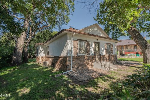 102 W Custer Park, Bismarck, ND, 58501-3712 | Card Image