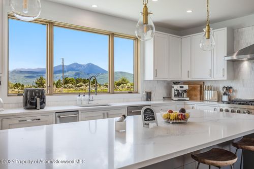 577 Fox Run Dr, Carbondale, CO, 81623-8502 | Card Image