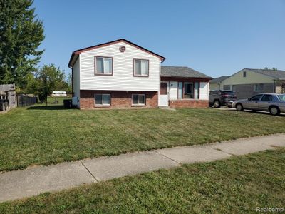 29131 Cambridge Street, Home with 3 bedrooms, 2 bathrooms and null parking in Flat Rock MI | Image 1