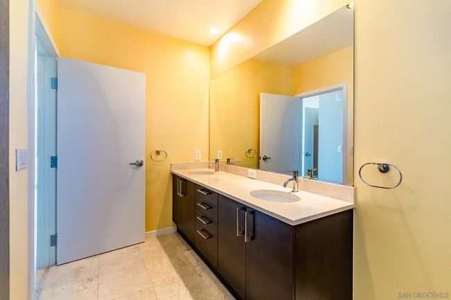 2301 - 800 The Mark Ln, House other with 2 bedrooms, 2 bathrooms and 2 parking in San Diego CA | Image 13