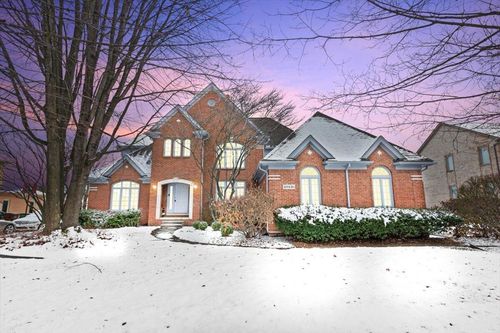 48436 Amber Lane Dr, Shelby Township, MI, 48315-4139 | Card Image