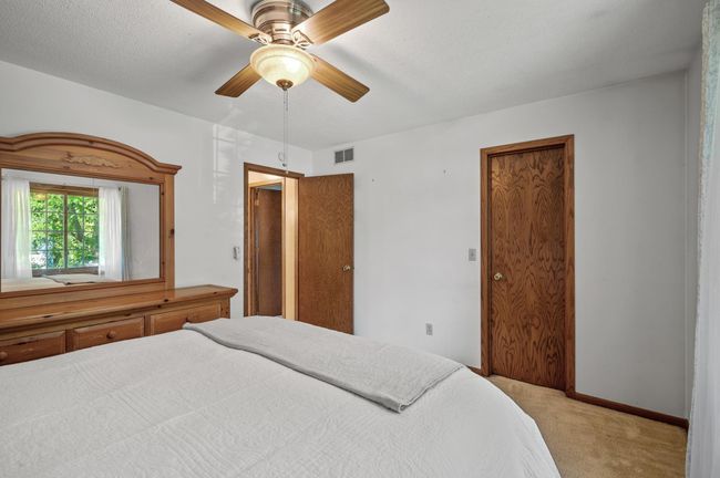 1054 Briar Creek Rd, House other with 3 bedrooms, 2 bathrooms and null parking in Eagan MN | Image 19