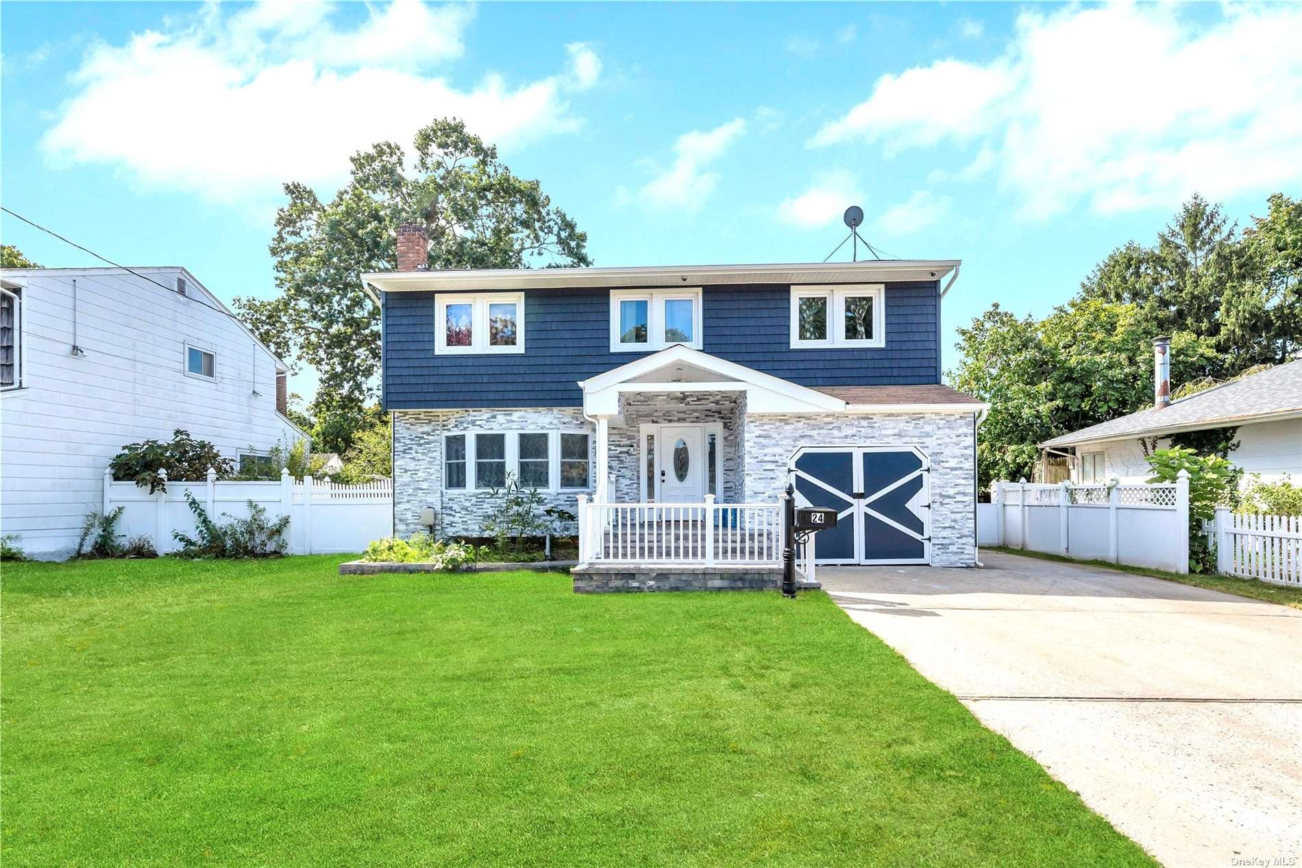 Faulkner Ave, North Babylon, NY 11703