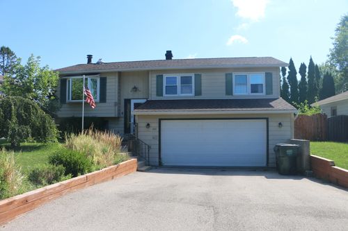 601 Deerpath Dr, Lindenhurst, IL, 60046-7803 | Card Image