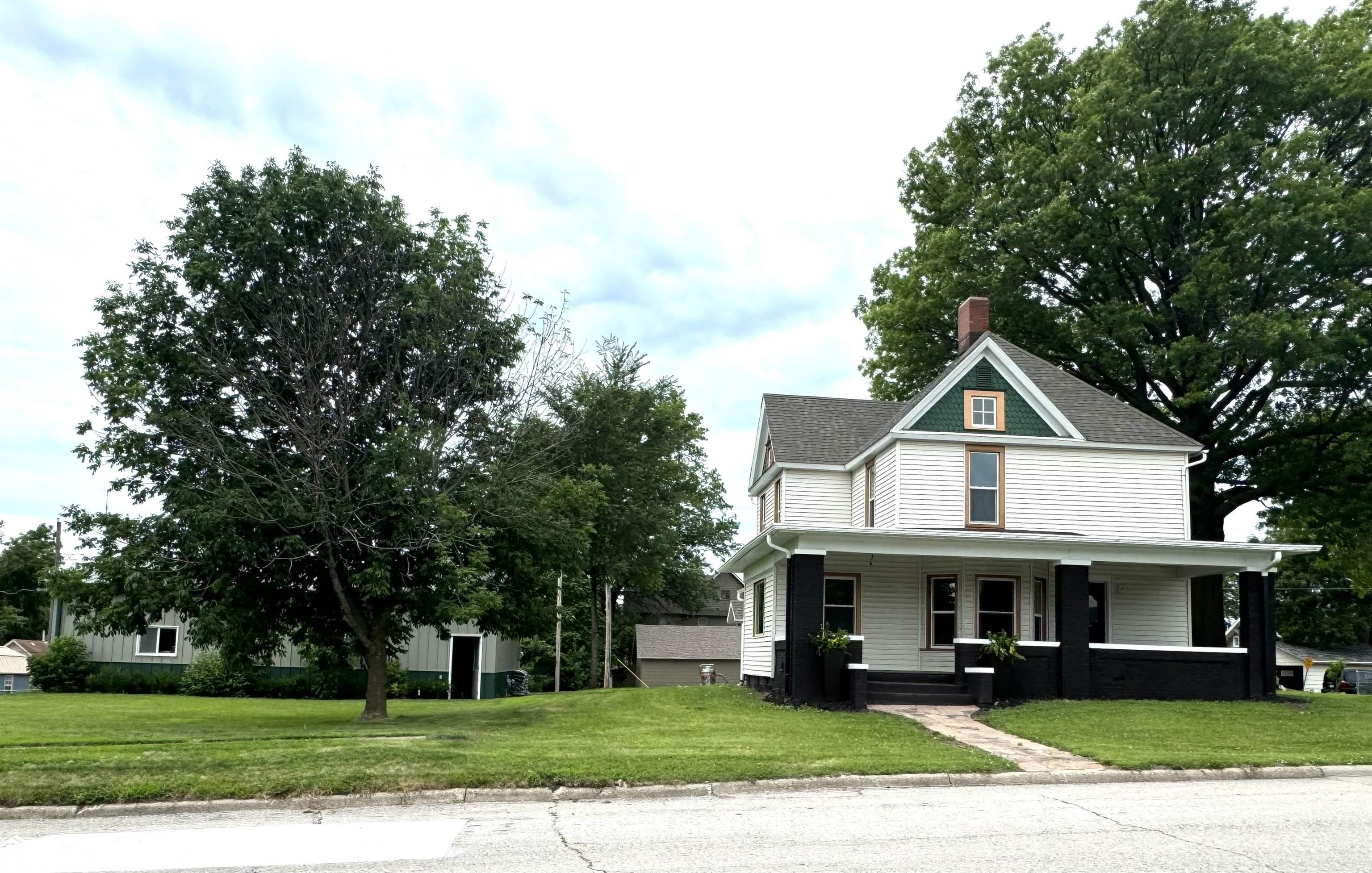 Maple St, Creston, IA 50801