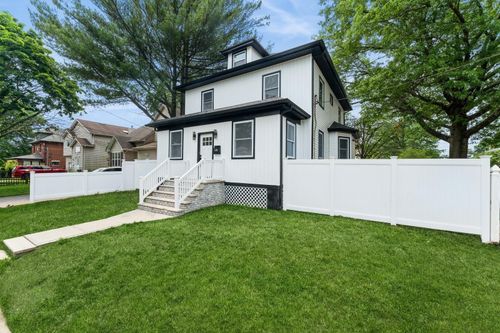 237 Linden Ave, Westbury, NY, 11590-3233 | Card Image