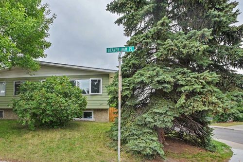 20A Beaver Dam Pl Ne, Calgary, AB, T2K4X3 | Card Image