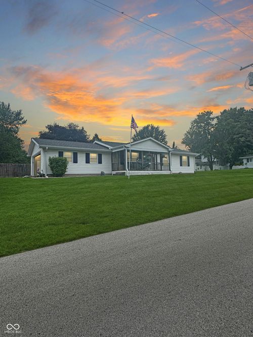 102 Doe Creek Dr, Cloverdale, IN, 46120-9705 | Card Image